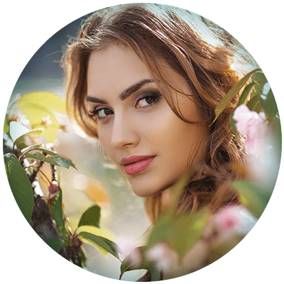 Slika zadovoljne devojke